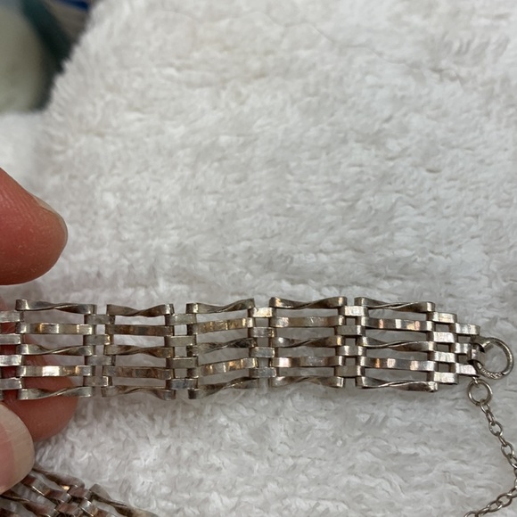 Alistair Stewart Jewellers Silver detailed bracelet with padlock closure 🔴 - Picture 3 of 8